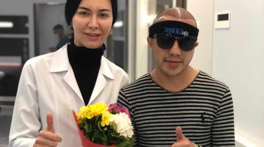 Görme engelli bateristin saç ekimi sevinci