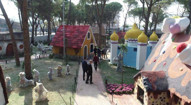 Şehzadeler Park'ın şehzade figürleri ile masal kahramanlarına yoğun ilgi