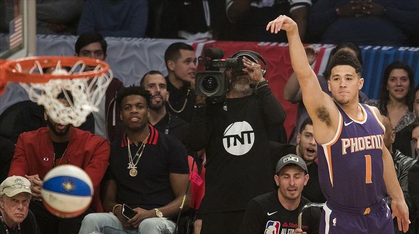 Phoenix Suns'ın 22 yaşındaki oyuncusu Devin Booker tarihe geçti 