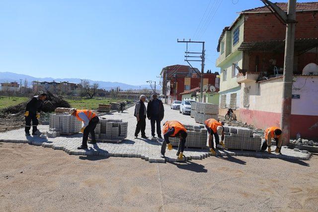 Turgutlu’nun 15 mahallesine 25 bin metrekare parke taşı