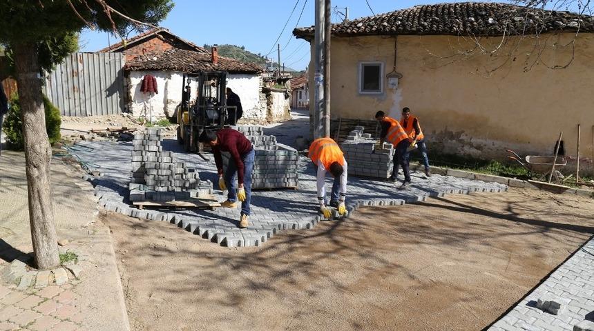 Turgutlu&rsquo;nun 15 mahallesine 25 bin metrekare parke taşı