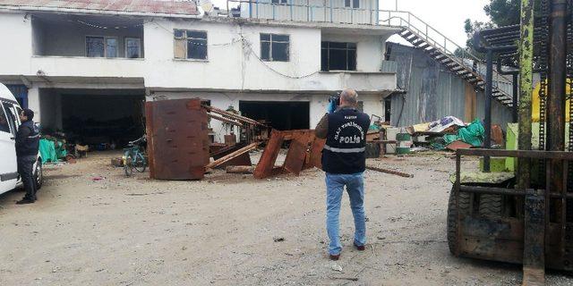 Hırsızlar kendilerini kaydeden güvenlik kamerası cihazını da çaldılar