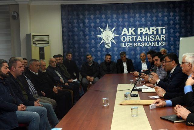 AK Parti Ortahisar İlçe Başkanı Temel Altunbaş mahalle başkanlarıyla toplandı