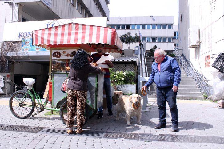 İzmir gevreği sevdalısı Daisy görenleri şaşırtıyor G2
