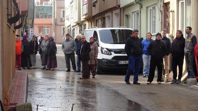 Bursa'da doğal gaz kutusu patladı, yangın çıktı