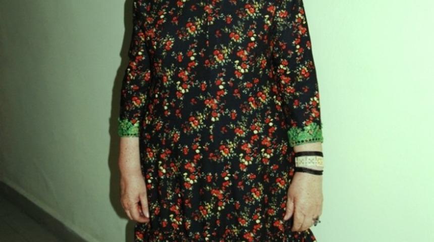 Çiziyor, dikiyor, giyiyor