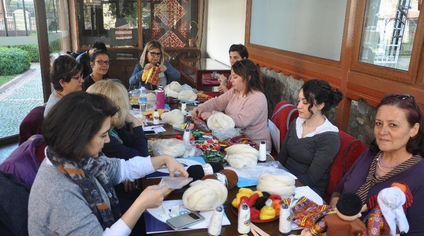 Etnografya M&uuml;zesi&rsquo;nde &rsquo;Waldorf Bez Bebek At&ouml;lyesi&rsquo;