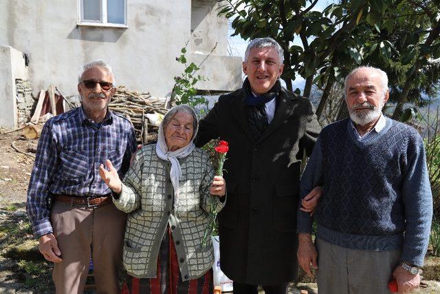 Oflu 105 yaşındaki Ayşe Nine’nin Erdoğan sevgisi