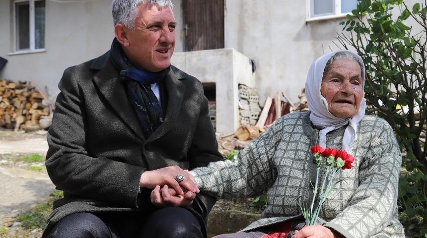 Oflu 105 yaşındaki Ayşe Nine&rsquo;nin Erdoğan sevgisi