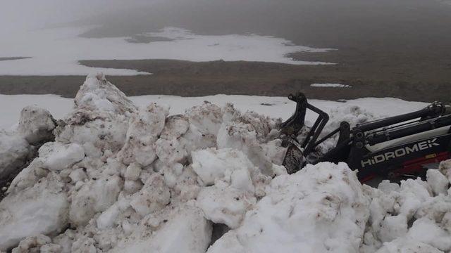 Yayla yollarında kar temizliği