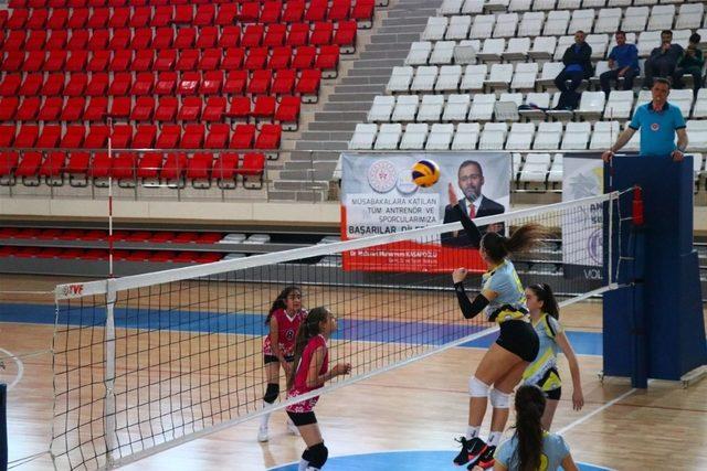 ANALİG Voleybol Yarı Final heyecanı başladı