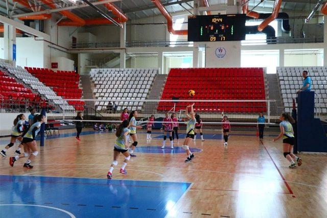 ANALİG Voleybol Yarı Final heyecanı başladı