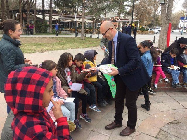 Barış Manço Park’ında ’kitap okuma’ etkinliği düzenlendi