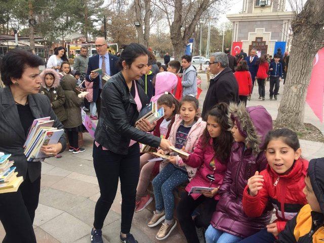 Barış Manço Park’ında ’kitap okuma’ etkinliği düzenlendi