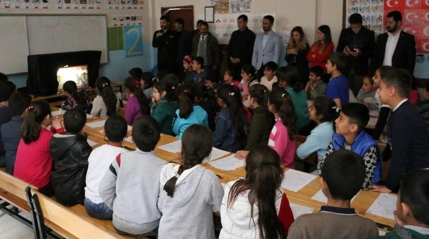 Şanlıurfa&rsquo;da &ccedil;ocuklara  &rsquo;Karag&ouml;z Ve Hacivat&rsquo; oyunu sahnelendi