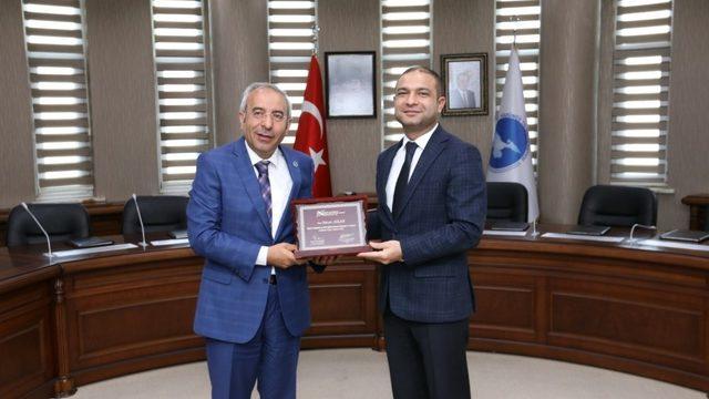 Vali Yardımcısı Aslan’a eğitime destek plaketi