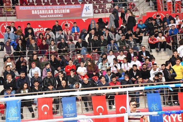 Kick Boks Turnuvası’nda kıran kırana rekabet