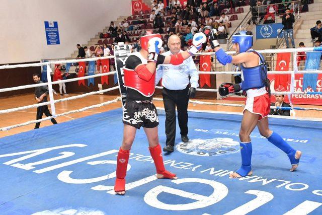 Kick Boks Turnuvası’nda kıran kırana rekabet