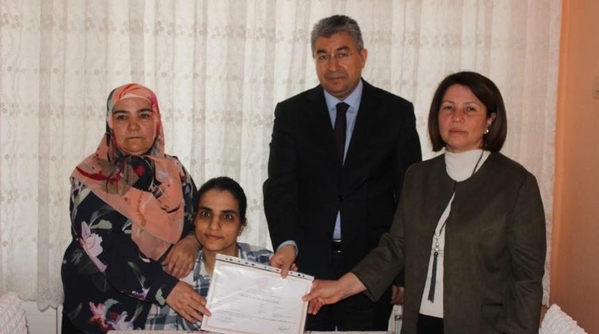 54 yaşında okuma yazma &ouml;ğrendi