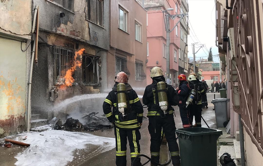 Bursa'da doğal gaz kutusu patladı, yangın &ccedil;ıktı