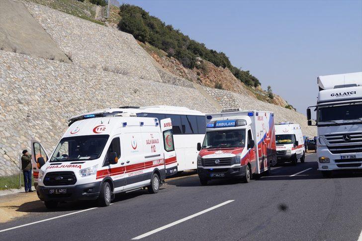 Yolcu otobüsüyle tır çarpıştı: 18 yaralı G1
