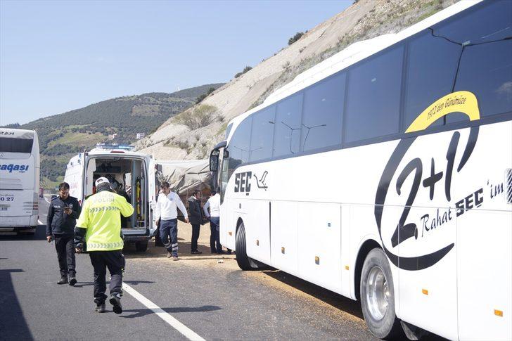 Yolcu otobüsüyle tır çarpıştı: 18 yaralı G3