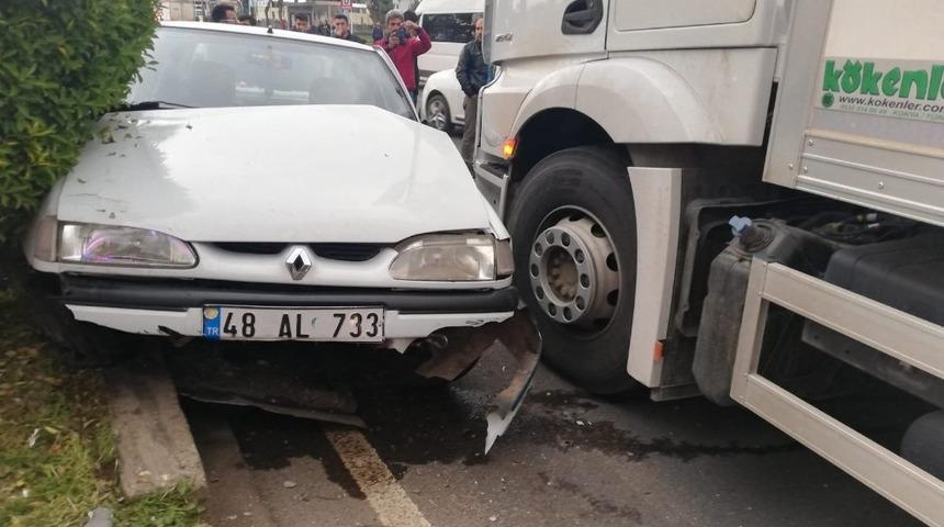 Diyarbakır&rsquo;da maddi hasarlı trafik kazası