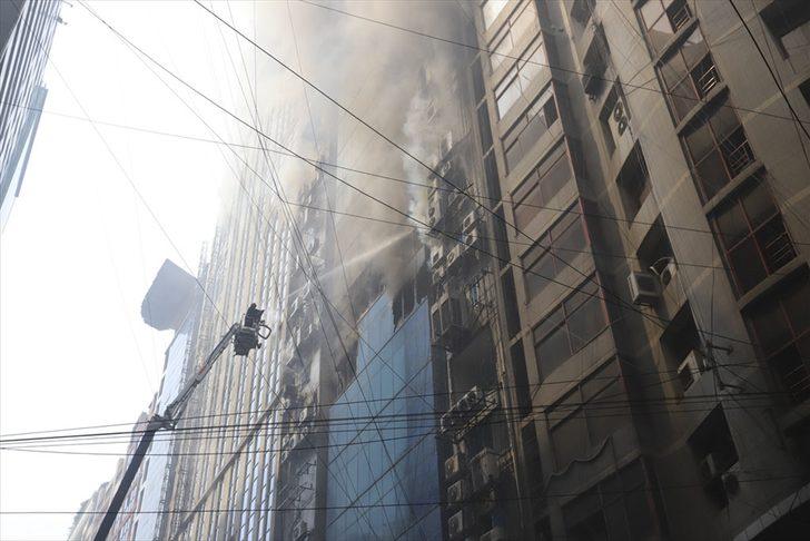 Dünya şokta: Gökdelende yangın! G2