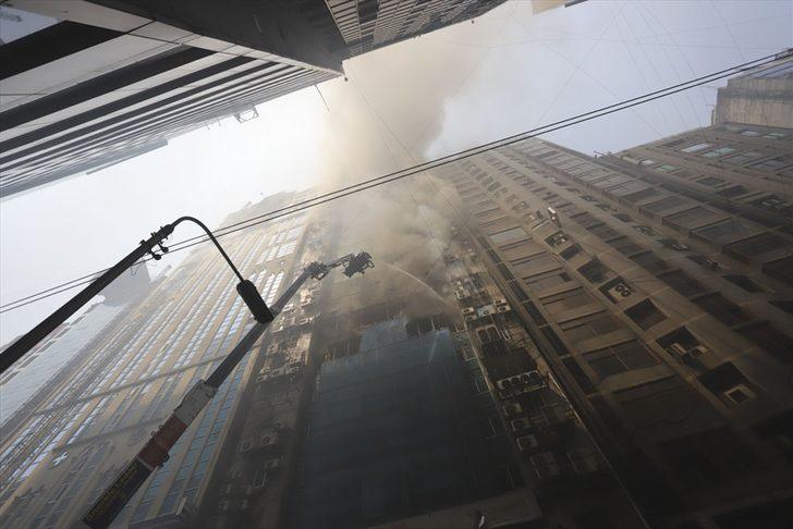 Dünya şokta: Gökdelende yangın! G3