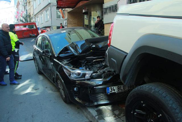 Şişli'de otomobille minibüsün çarpıştığı kaza kamerada