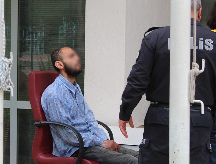 Sızıp kaldığı kütüphanede kimse uyandıramadı, sandalye ile dışarı çıkarıldı G1