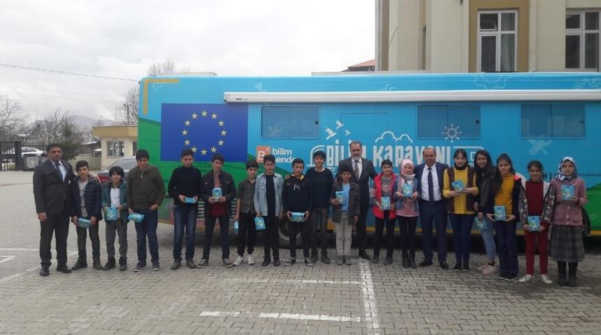 Hayal eden ve üreten bir nesil için, ‘Bilim karavanı yollarda’