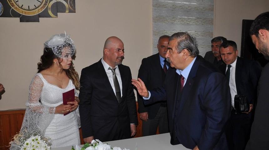 &Uuml;nl&uuml; iş adamından şahitlik ettiği &ccedil;ifte &ouml;ğ&uuml;tler