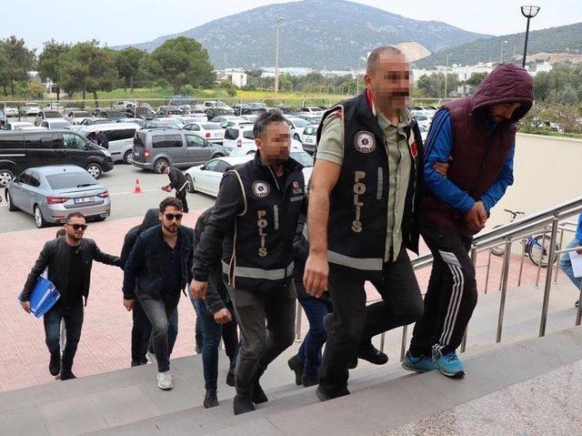 Bodrum'da göçmen kaçakçılığı şüphelisi 11 kişi adliyede