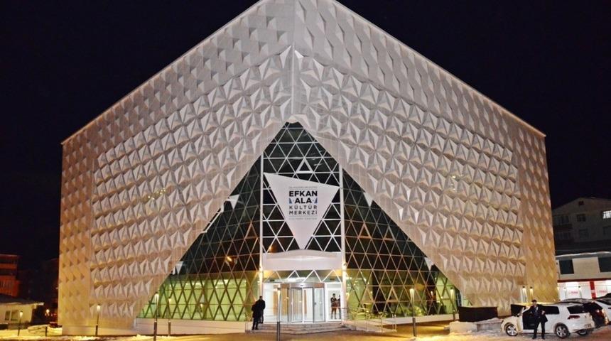 Palandöken Belediyesi’ne ait yarı olimpik yüzme havuzu hizmete girdi