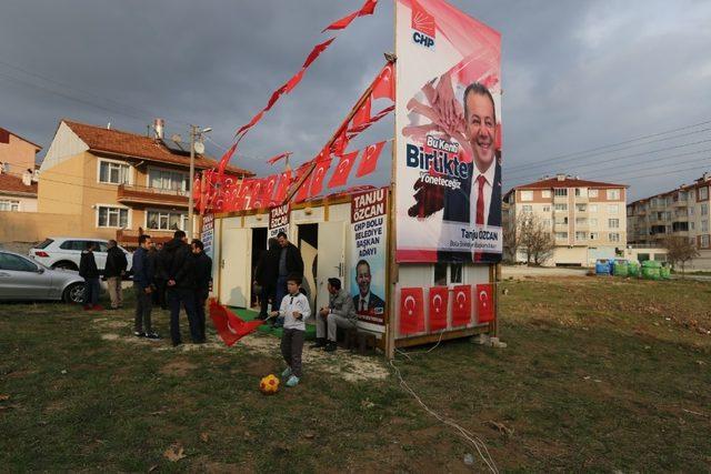 AK Parti Bolu İl Başkanı Nurettin Doğanay, CHP adayının konteyner seçim ofisini eleştirdi