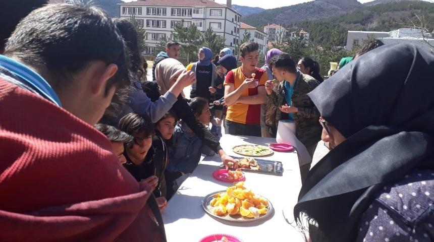 &Ouml;ğrenciler cips ve kola yerine meyveyi tercih etti