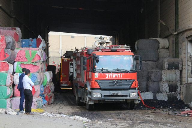 Şanlıurfa’da polyester fabrikasında yangın