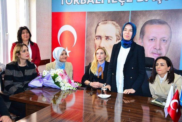 Ayşen Zeybekci, Torbalı’da kadınlarla bir araya geldi