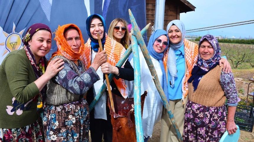 Ayşen Zeybekci, Torbalı’da kadınlarla bir araya geldi