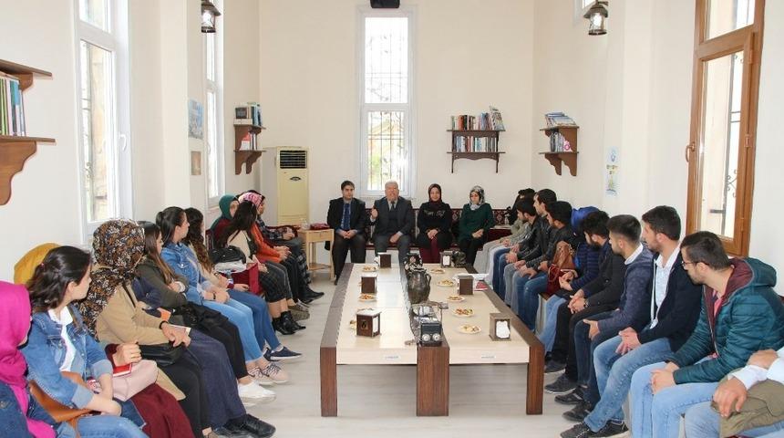 &Ouml;ğrencilerden KİTAM ve Kıraathane okuma etkinlikleri