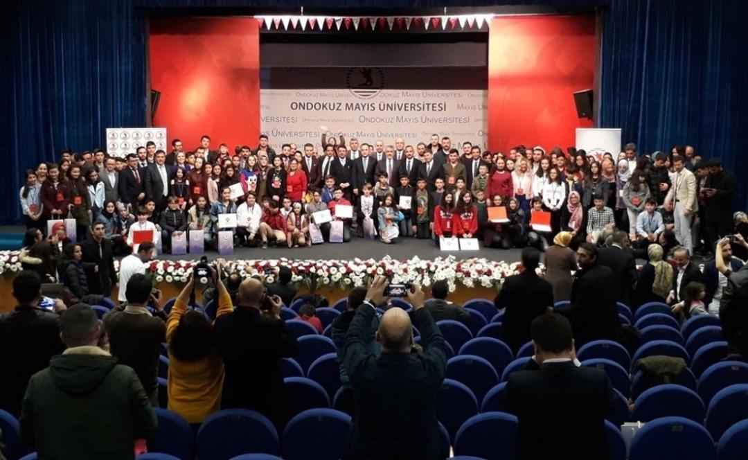 Dahi beyinler &ouml;d&uuml;llerini aldı