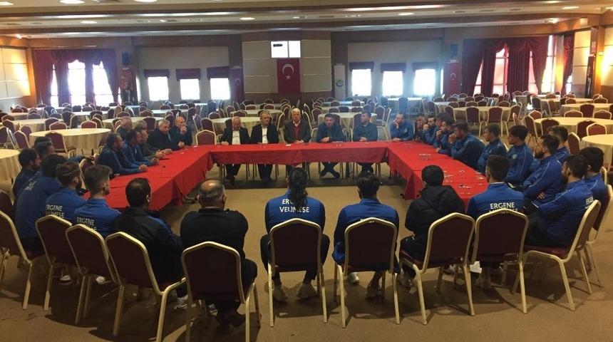 Başkan Yüksel, Ergene Velimeşesporlu futbolcularla bir araya geldi