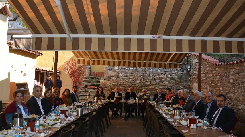 Başkan Özakcan Efeler Kent Konseyi ile buluştu