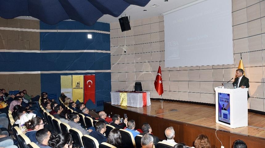 D&Uuml;&rsquo;de bilimde başarının sırları konuşuldu