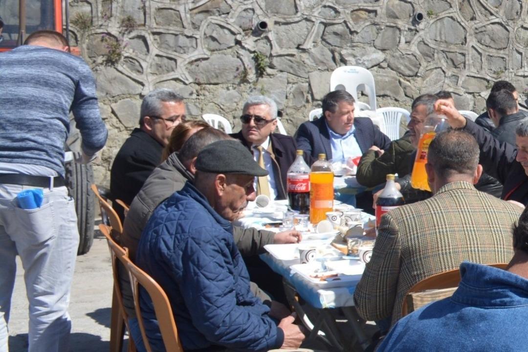 Başkan Demirtaş ve belediye personelleri &ouml;ğe yemeğinde buluştu