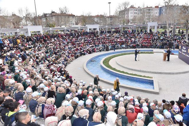 Başkan Altay öğrencilerle birlikte kitap okudu