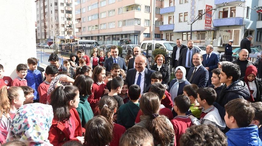 Başkan Babaş&rsquo;tan okullara salon kurma s&ouml;z&uuml;
