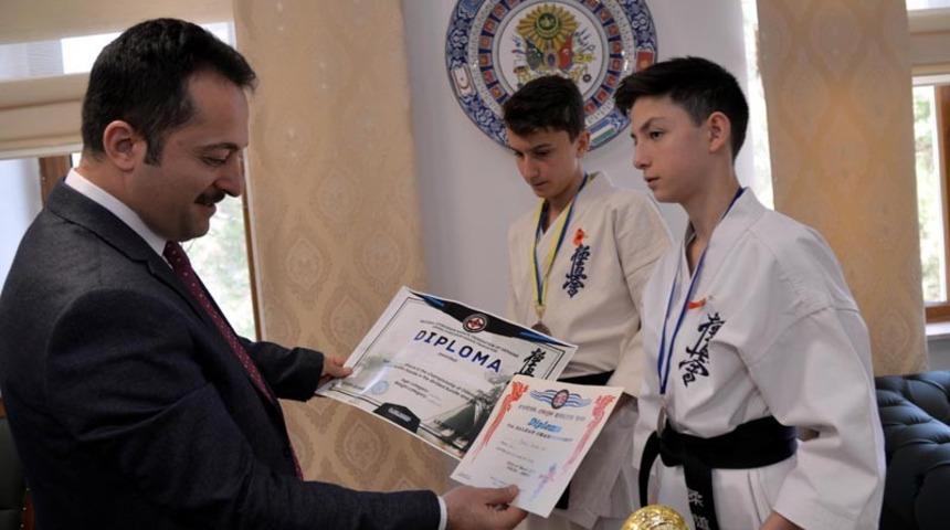 Balkan şampiyonlarından Vali Şentürk’e ziyaret