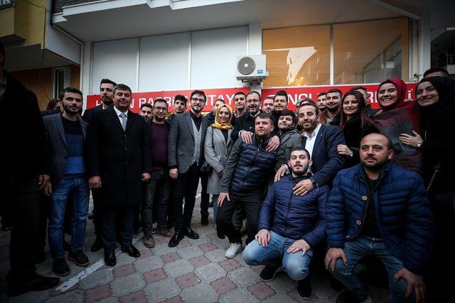 Bakan Kasapoğlu, Balıkesir'de gençlerle buluştu